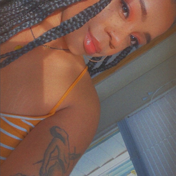 Meet your Posher, Camisha - Picture 1 of 1